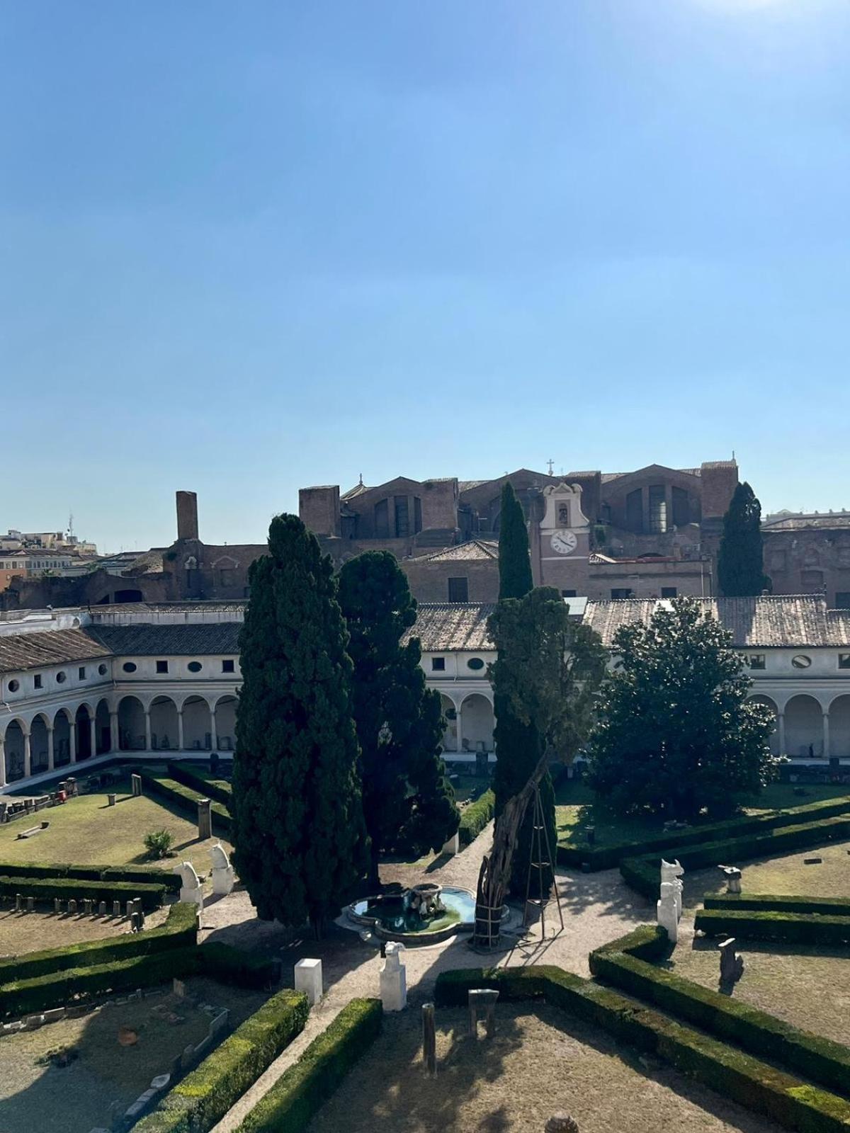 Camera X2 Con Magnifica Vista Sul Chiostro Di Michelangelo E Le Terme Di Diocleziano 罗马 外观 照片