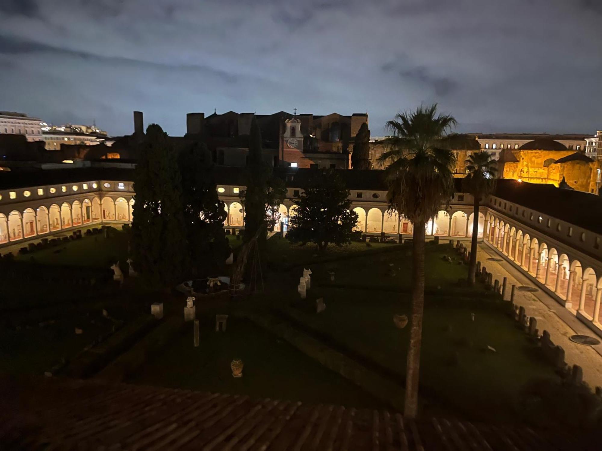 Camera X2 Con Magnifica Vista Sul Chiostro Di Michelangelo E Le Terme Di Diocleziano 罗马 外观 照片
